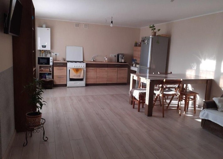 Добротний будинок неподалік центру - фото 1