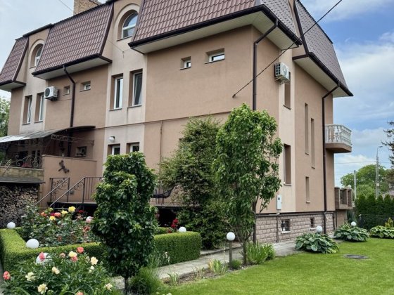 Маєток вашої мрії у центрі міста — гармонія затишку та комфорту Рівне