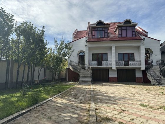 Продається 1/2 дуплекса вул. Канівська Черновцы