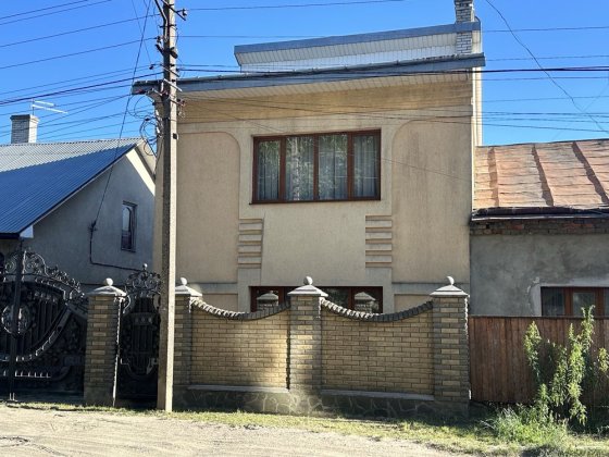 Продаж частини будинку з 3 кімнатами (вул. Кишинівська) Черновцы