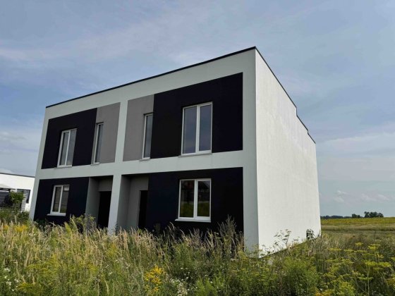 Продаж котеджу двоян 4 сот землі Ровно