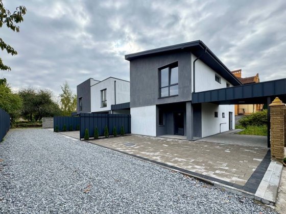 Продам котедж, р-н Гідропарку, 130м2, 2.5 соток Рівне