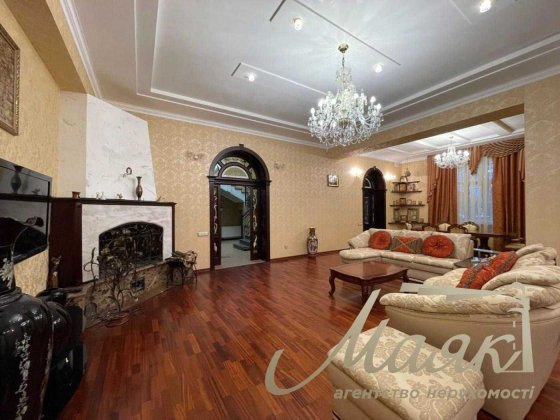 Продажа / Дом / 450 м2 / Дарницкий район / ул. Центральная Киев