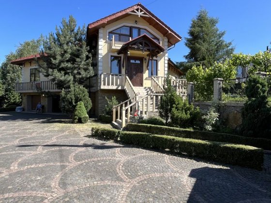 Авторський Будинок з Басейном та Укриттям - район Кварцу Чернівці