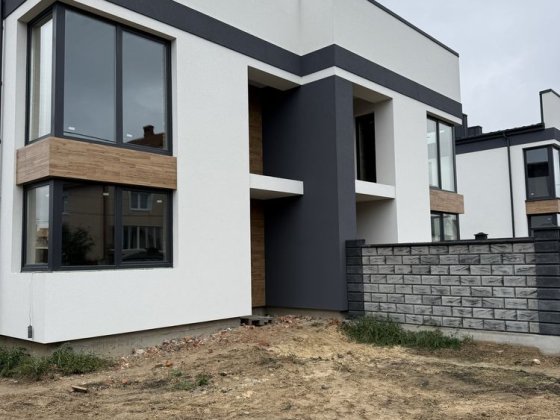 Продаж котеджу на Щасливому! Актуальна ціна! Ровно