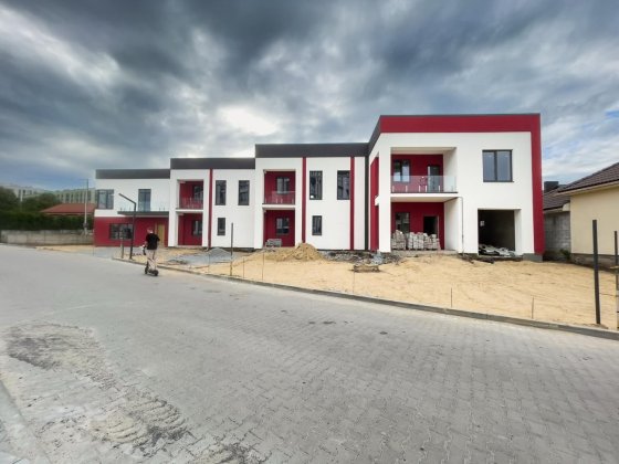 Продам кутовий котедж з міськими мережами! Ровно