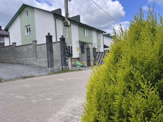 Кутовий котедж з міськими мережами Рівне