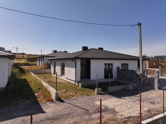 Продам двоян, р-н Льонокомбінату, 80м2, 2.5 соток, без комісії Рівне