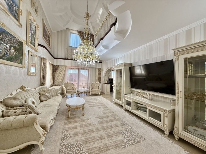 Продаж розкішного 3-п будинку у престижному районі по вул. Спортивна - фото 1