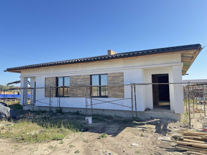 Продам котедж з комунікаціями на 3 кімнати+ділянка 2,5 сот - фото 1