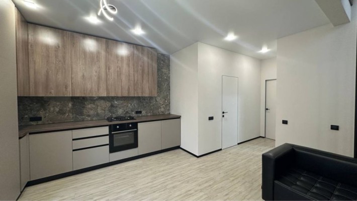 Продам таунхаус з сучасним ремонтом.Всі міські комунікації - фото 1