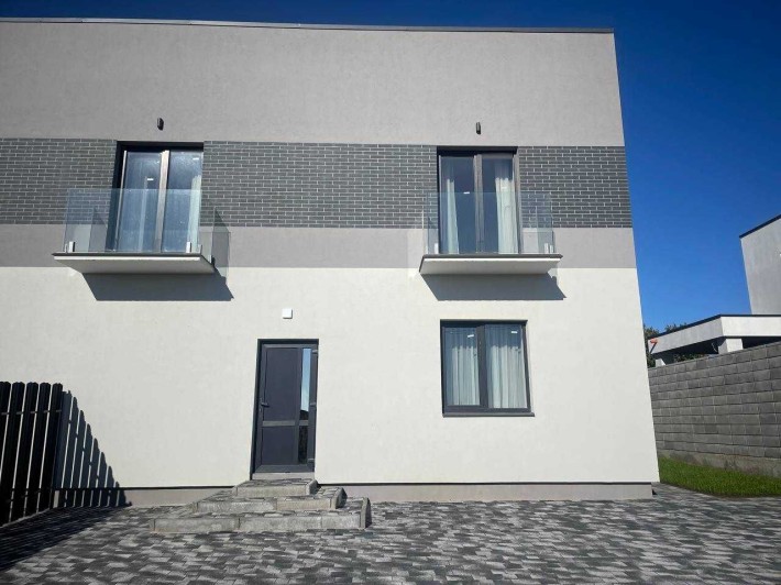 Котедж на Щасливому з ремонтом та комунікаціями - фото 1