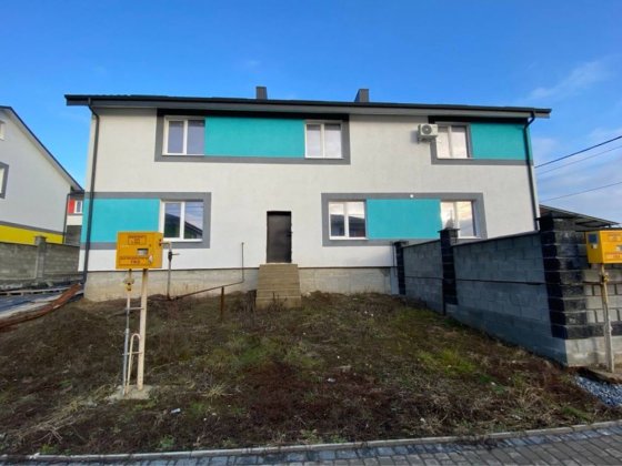 Котедж в районі  Ювілейний з міськими комунікаціями Рівне