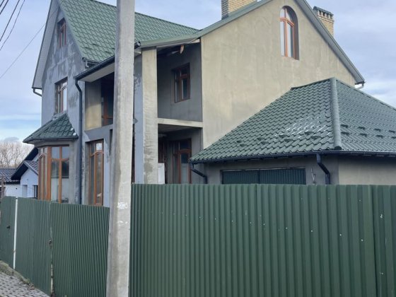 Продається добротний  будинок на ближній Роші з гарним краєвидом Чернівці