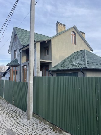 Продається добротний  будинок на ближній Роші з гарним краєвидом - фото 1