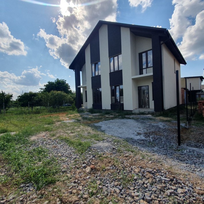 Продам дуплекс в  зручному для проживання районі міста. - фото 1