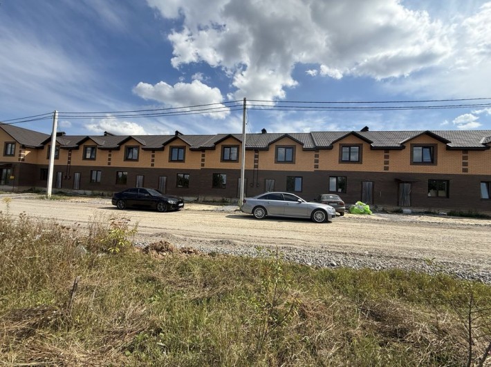 Продам таунхаус 3 кімнати , кухня студія поряд зупинка - фото 1