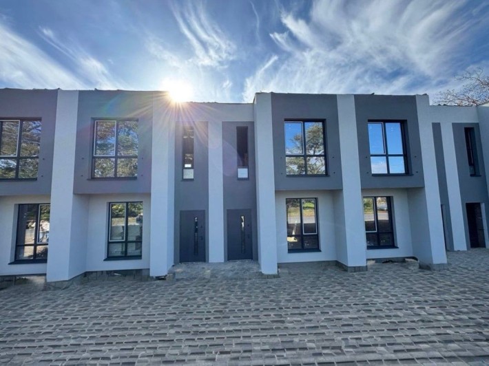 Продаж 2 пов таунхауса з ділянкою на 1.5 сотки, 74 кВ. м, 2 кімнати - фото 1