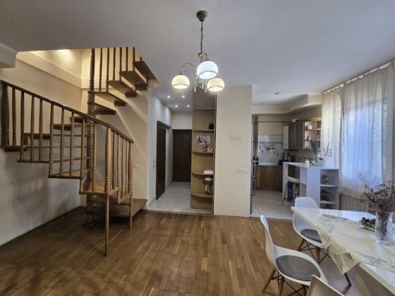 Напівособняк із загальним двориком Ужгород