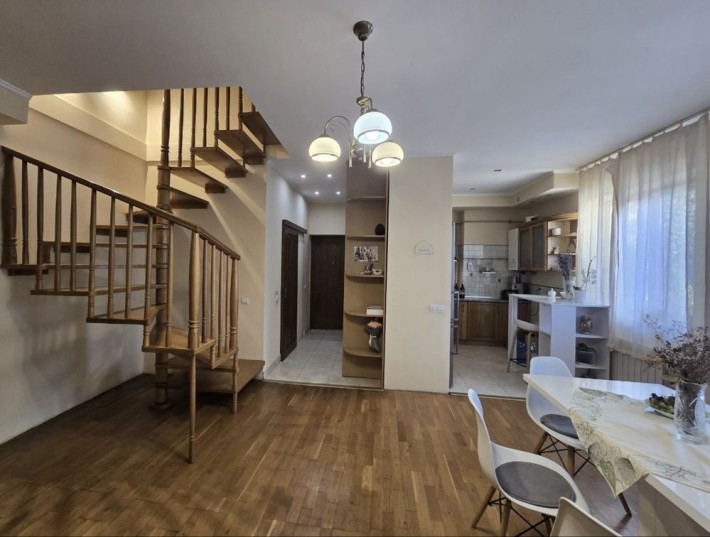 Напівособняк із загальним двориком - фото 1