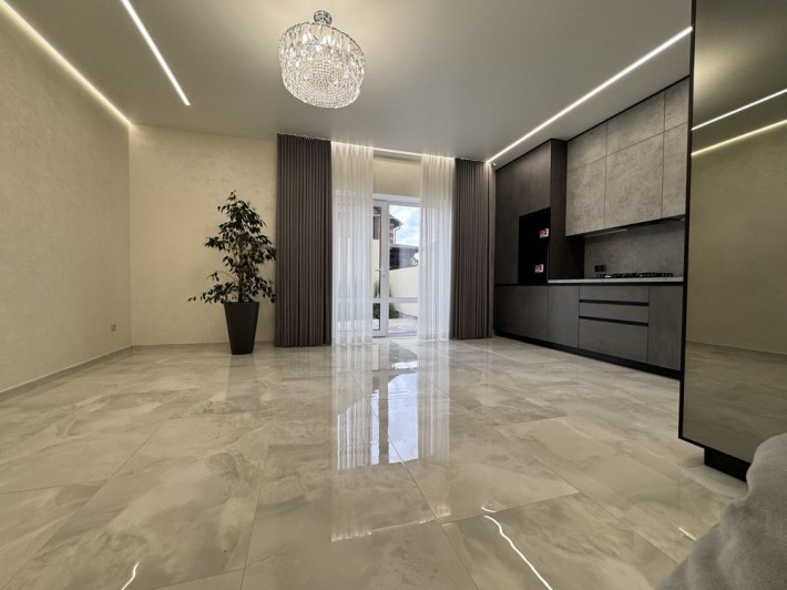 Продам такнхауссщ ремонтом - фото 1