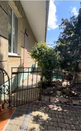 Будинок з цегли та Будинок з бруса на одній ділянці, басейн, баня. - фото 1