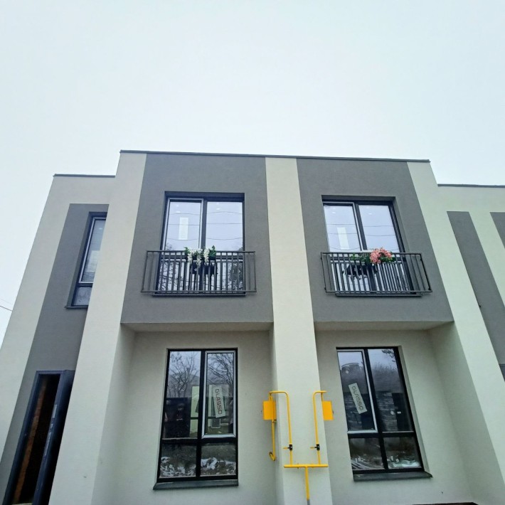 Продаж таунхаусу в новому ЖК закритого типу - фото 1