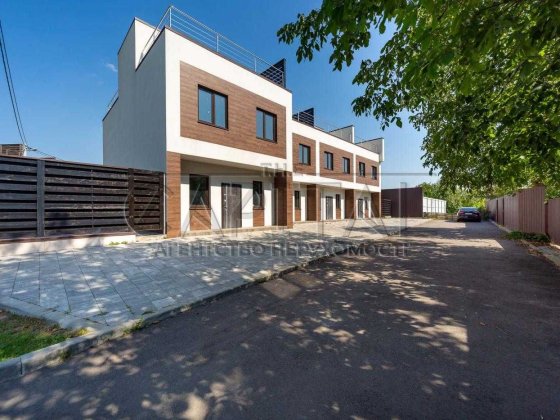 Продаж таунхаус Жуляни Солом янський Sunlife Київ