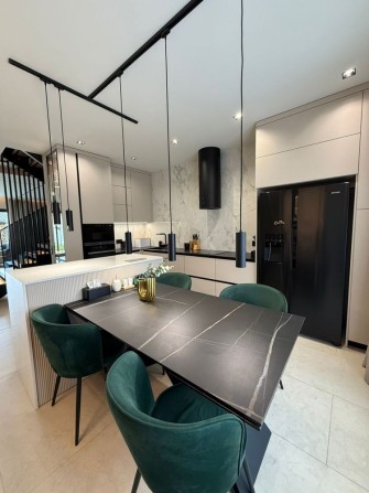 Продаж котеджу з ремонтом та меблями, 5 кімнат - фото 1