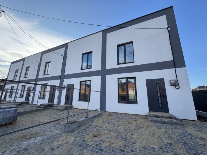 Продаж таунхауса з ділянкою 1,5 сотки. - фото 1