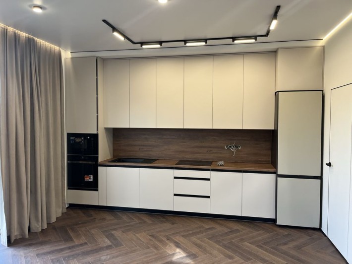 Новий будинок з ремонтом у котеджному містечку - фото 1