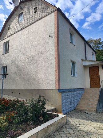 Продам будинок в центрі з ділянкою - фото 1