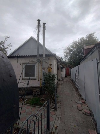 Продам часть дома  в домовладении, по ул. Баррикадной, Коммунарский - фото 1