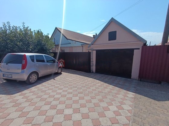 Продам частину будинку з окремим входом та гаражем, Шевчик