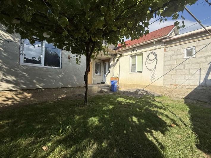 Продаж будинку неподалік від центру міста - фото 1