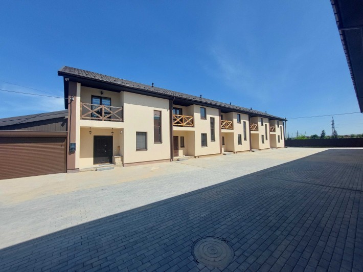 Таун Хауси від ЗАБУДОВНИКА-,чорнова штукатурка,розведена електрика - фото 1