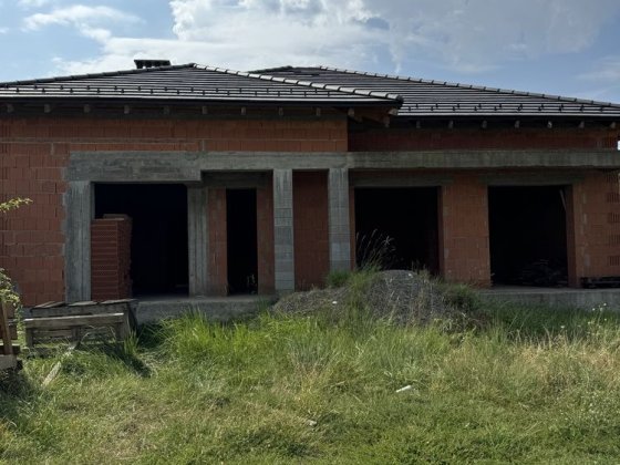 Недобудова з рокшіним проектом на елітній вулиці Ужгород