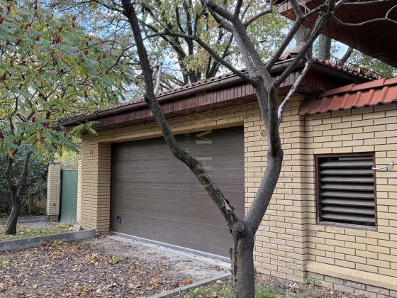 Просторий будинок з гаражем, басейном, ділянкою 12 соток Київ