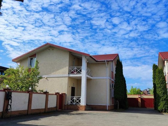 Продається просторий будинок з сауною та басейном біля м. Славутич Киев