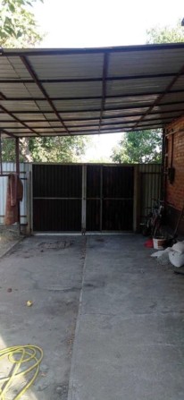 Продам пів будинку з окремим подвір'ям на Новомиколаївці. - фото 1