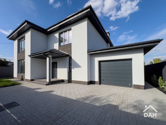 Будинок з гаражем та чистовим оздобленням в Києві, Жуляни, КМ Щастя Киев