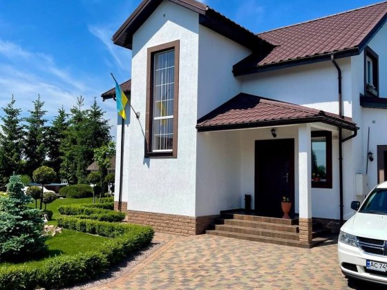 Продається двоповерховий ексклюзивний будинок в передмісті Житомир