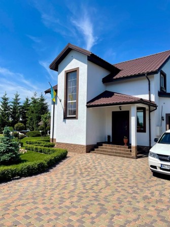 Продається двоповерховий ексклюзивний будинок в передмісті - фото 1
