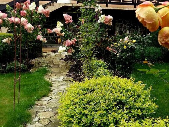 Добротний будинок в спокійному районі міста. Житомир