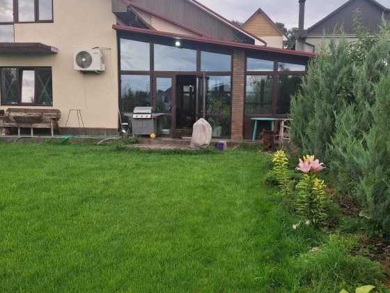 Продам дом в 2этажа с ремонтом ,бассейн,сауна на Березинке,Янтарная Дніпро