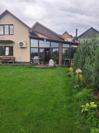 Продам дом в 2этажа с ремонтом ,бассейн,сауна на Березинке,Янтарная - фото 1