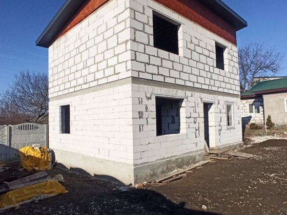 Срочно продам дом на Мирном рядом маршрутки, магазины