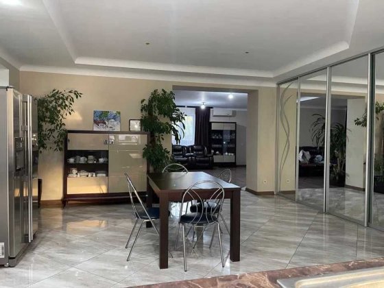 Будинок-дуплекс 190 м² у закритому котеджному містечку, 6 соток Киев