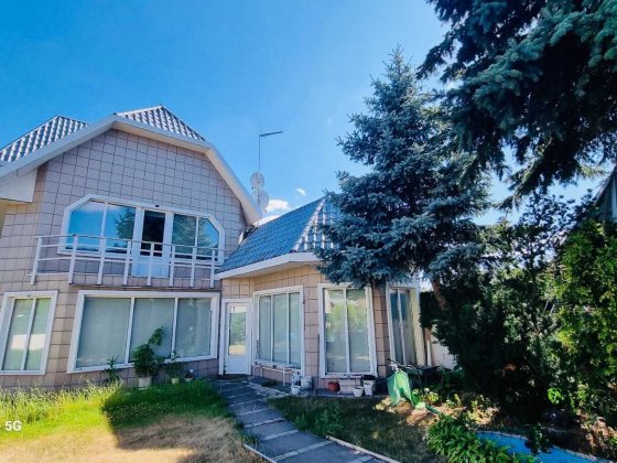 Продам 3 єт. частній дом 180 кв.м. на Осокорках,1 км м.Осокорки Киев