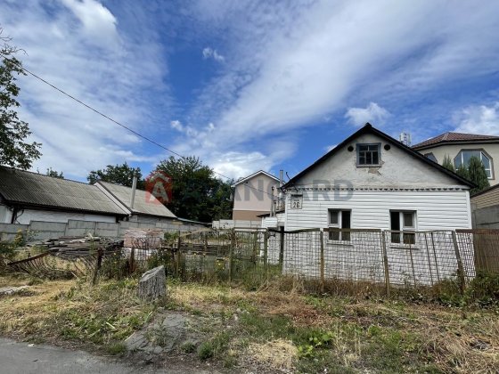 Продам будинок з земельною ділянкою під забудову на пр. Гагаріна. Дніпро